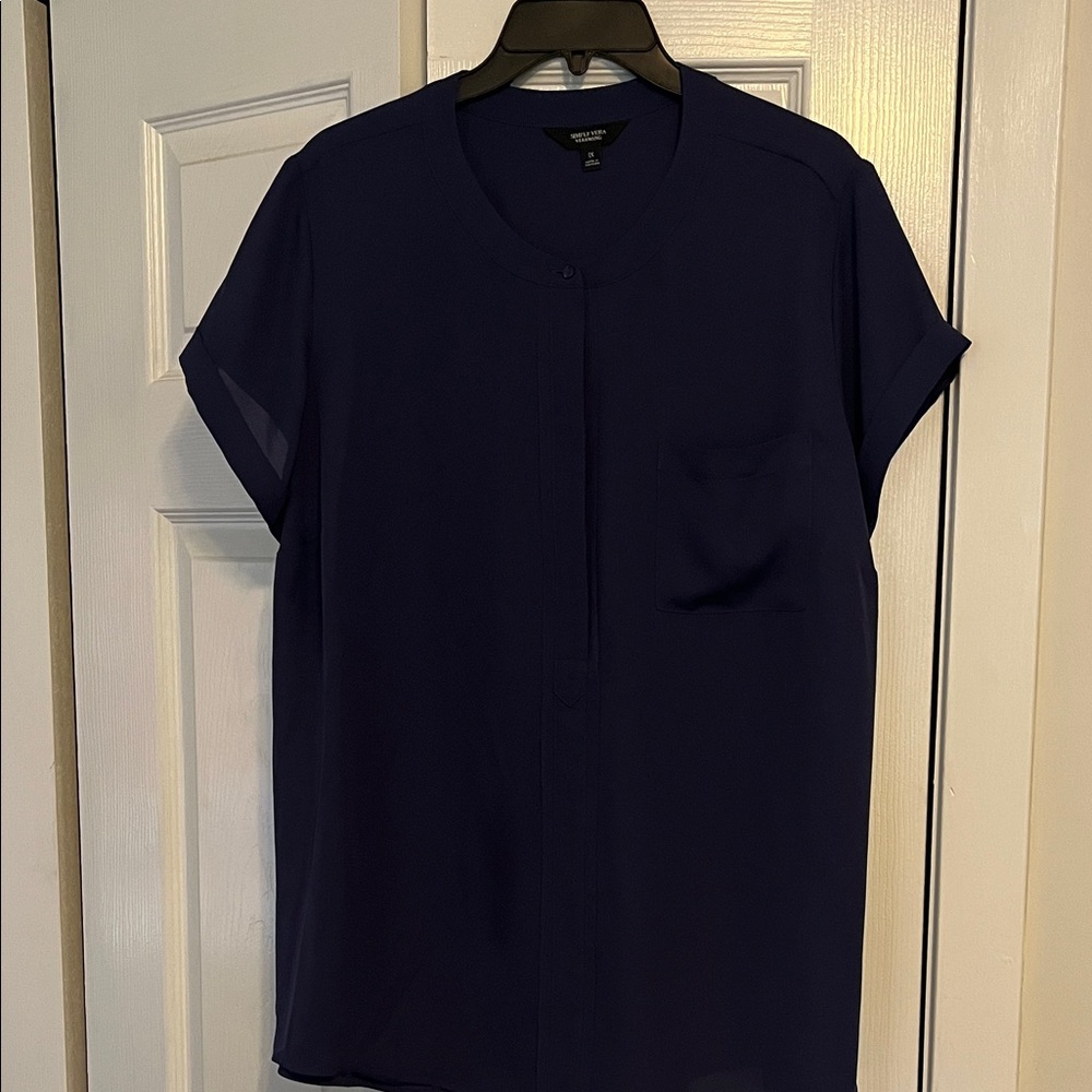 Simply Vera navy short sleeve blouse. Size 1X